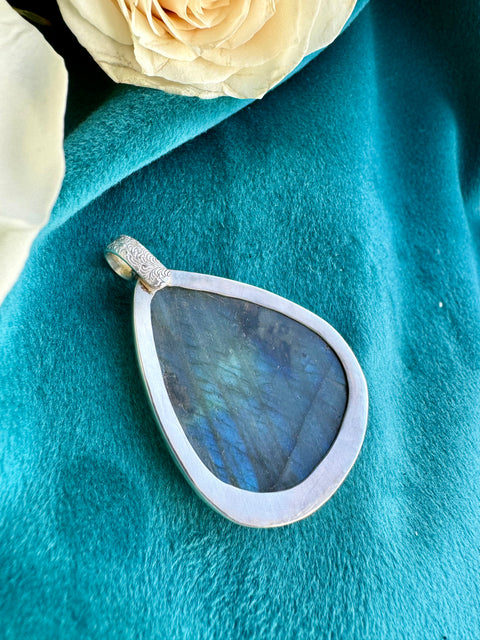 Labradorite in Sterling Silver Pendant